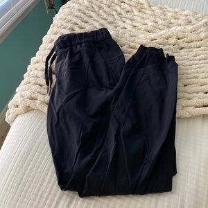 black lulu jogger
